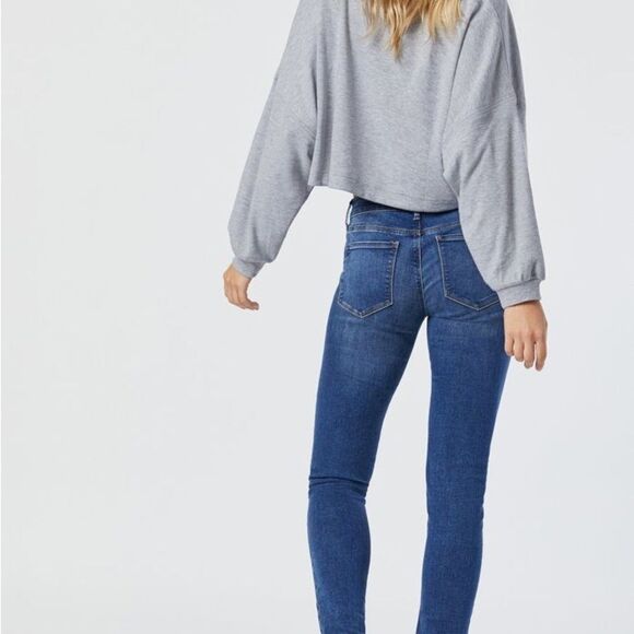 MAVI gold Alexa Skinny Jeans
Midrise size 27 Light Weight NWT - Picture 2 of 8